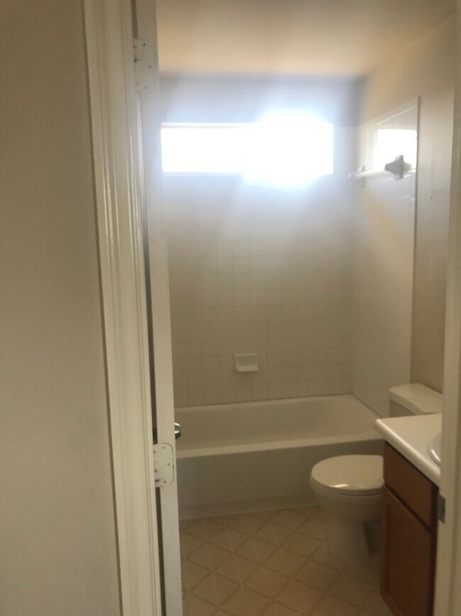Building Photo - GREAT HOME! GREAT LOCATION