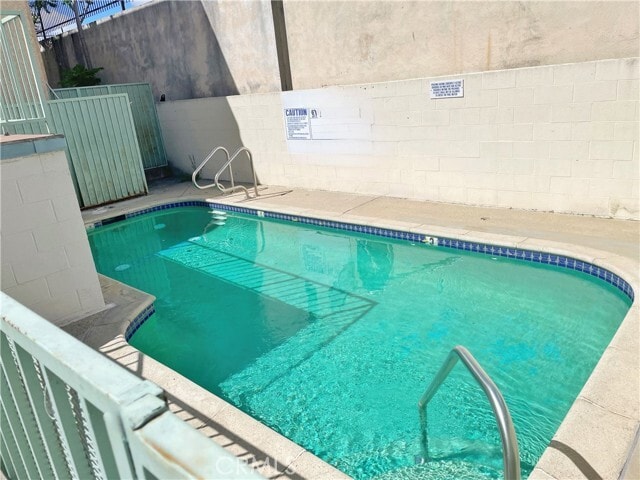 Building Photo - 15527 Parthenia St