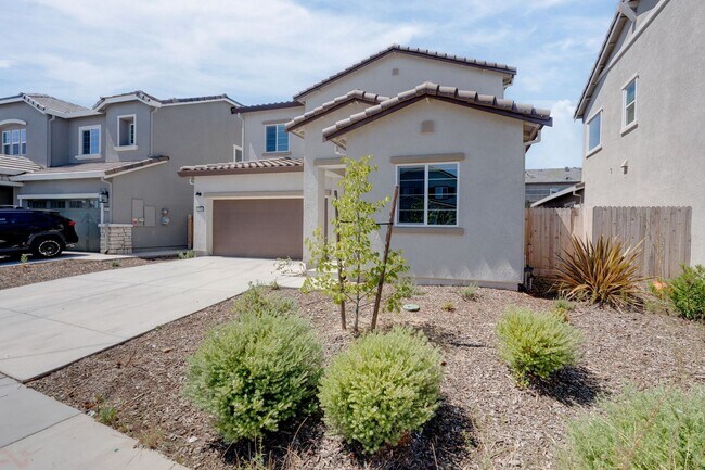 Building Photo - New 4 Bedroom Home with Next Gen Suite + S...