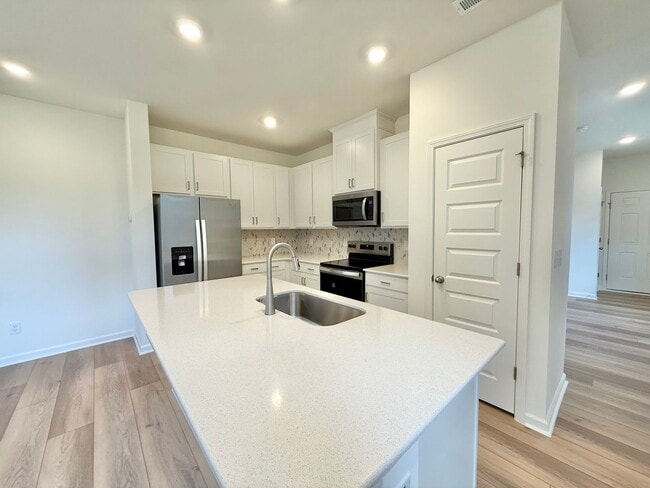 Building Photo - Stunning New Construction 3BD, 2.5BA End U...