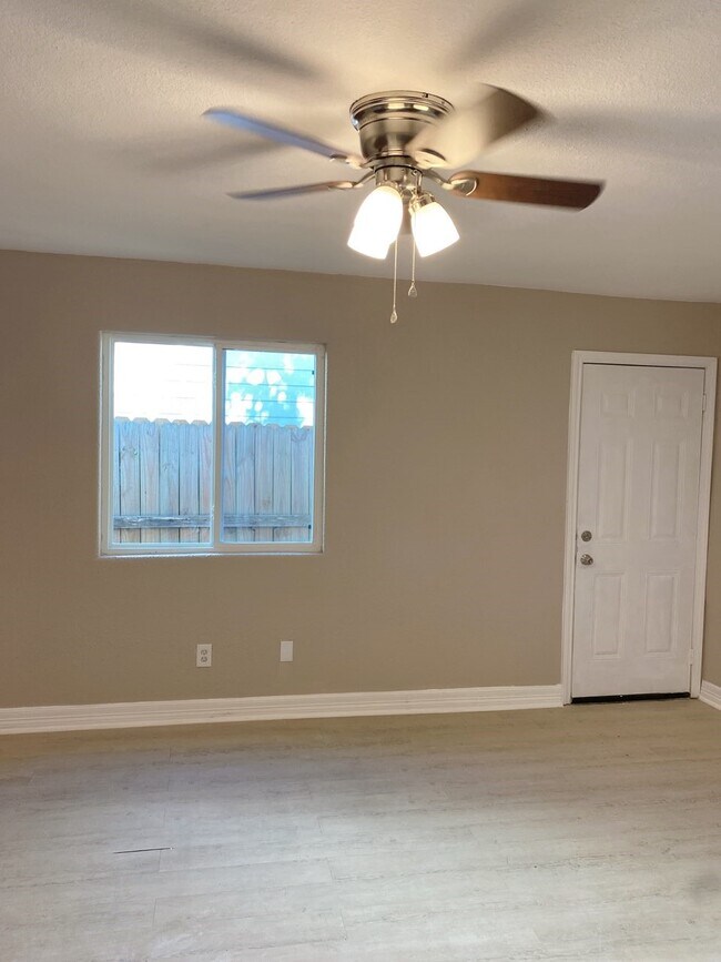 Building Photo - 5714 Southwind St