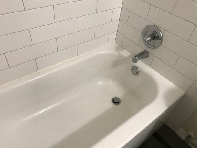 Building Photo - Conveniently located to I-4