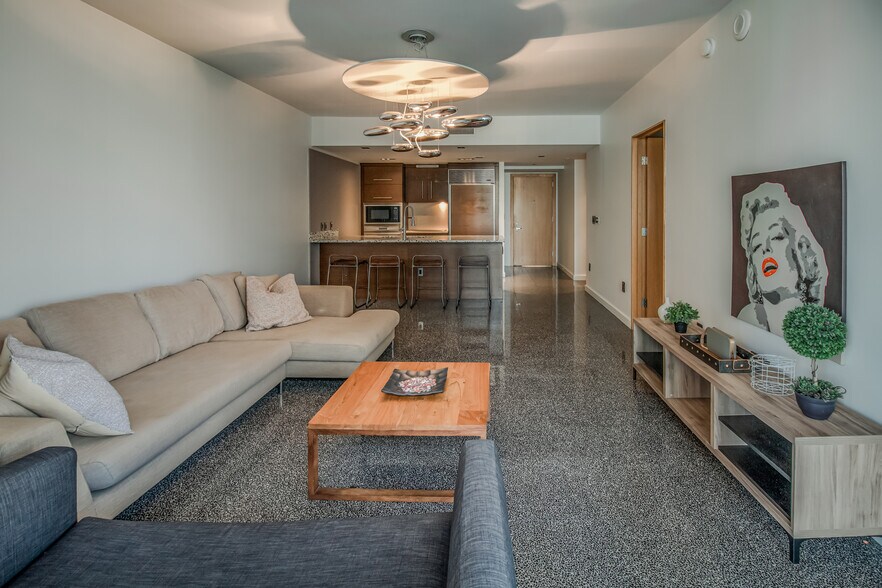 Building Photo - 475 Brickell Ave