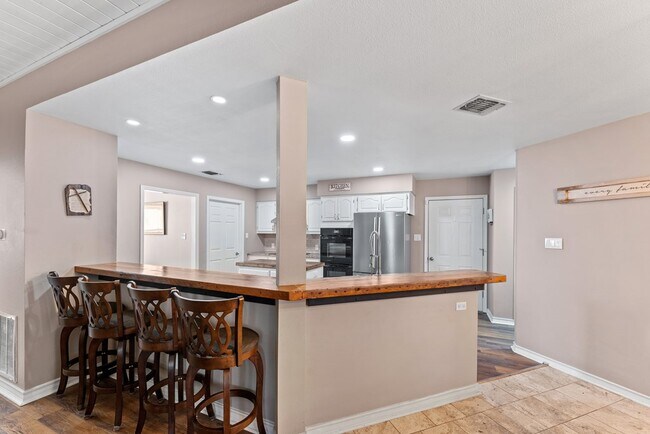 Building Photo - 117 Holly Hill Dr