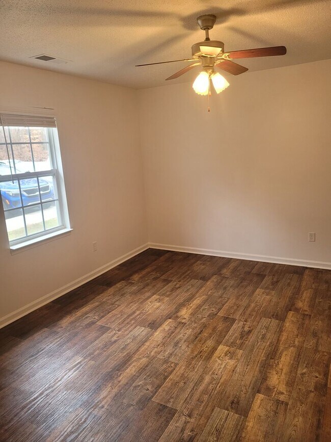 Building Photo - Where Comfort Meets Convenience!