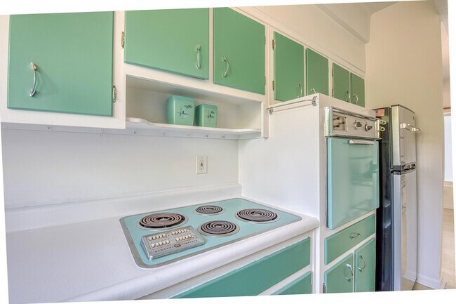 Building Photo - 1520 Lake Ave