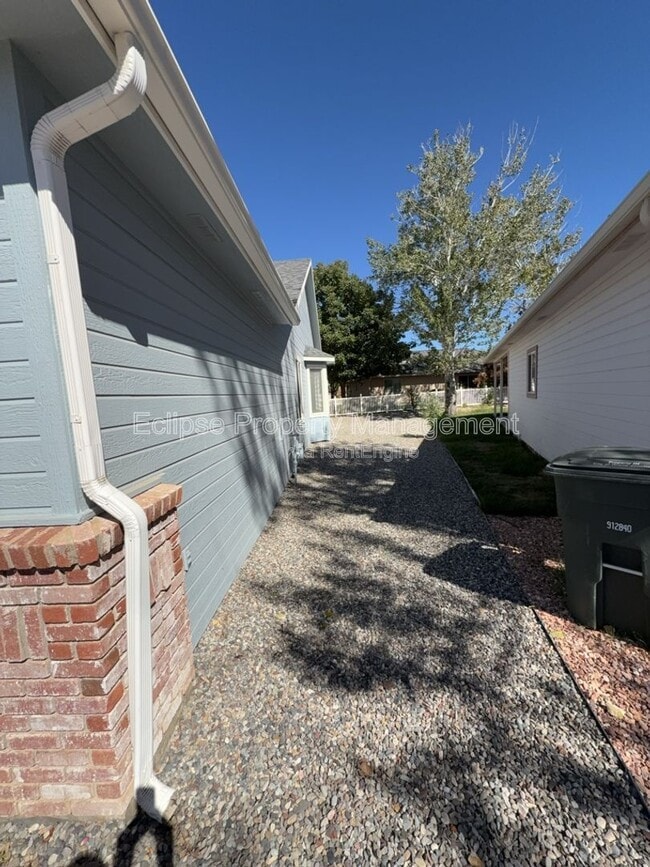 Building Photo - 714 E Harbor Cir