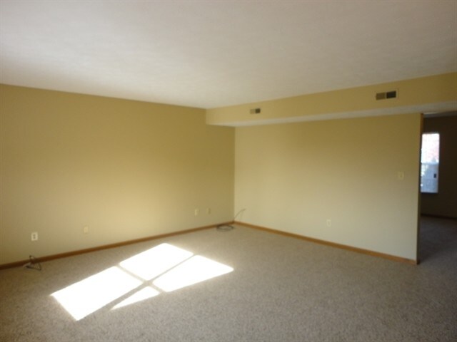 Building Photo - 610 Canary Creek Dr