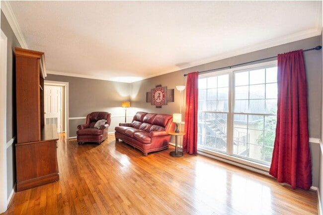 Building Photo - 1745 Jack Warner Pkwy