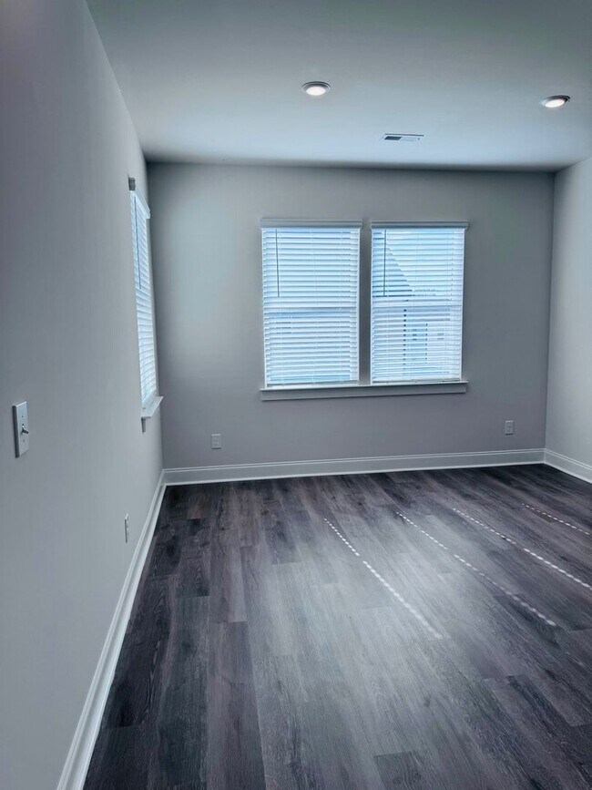 Building Photo - Savoy Floorplan