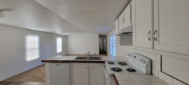 Building Photo - Ready to Move in