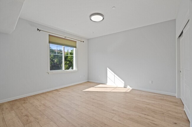 Building Photo - ONE OF THE FINEST LOCATIONS IN RIVERMARK! TASTEFULLY UPDATED | THE PARK PLAN I