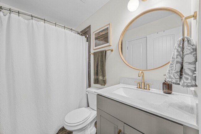 Building Photo - Pet Friendly Four Bedroom!