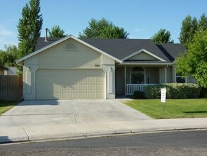 Building Photo - Meridian Home