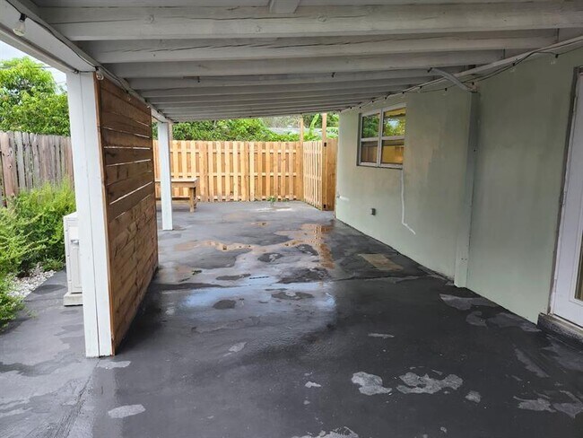 Building Photo - 5940 NW 13th St