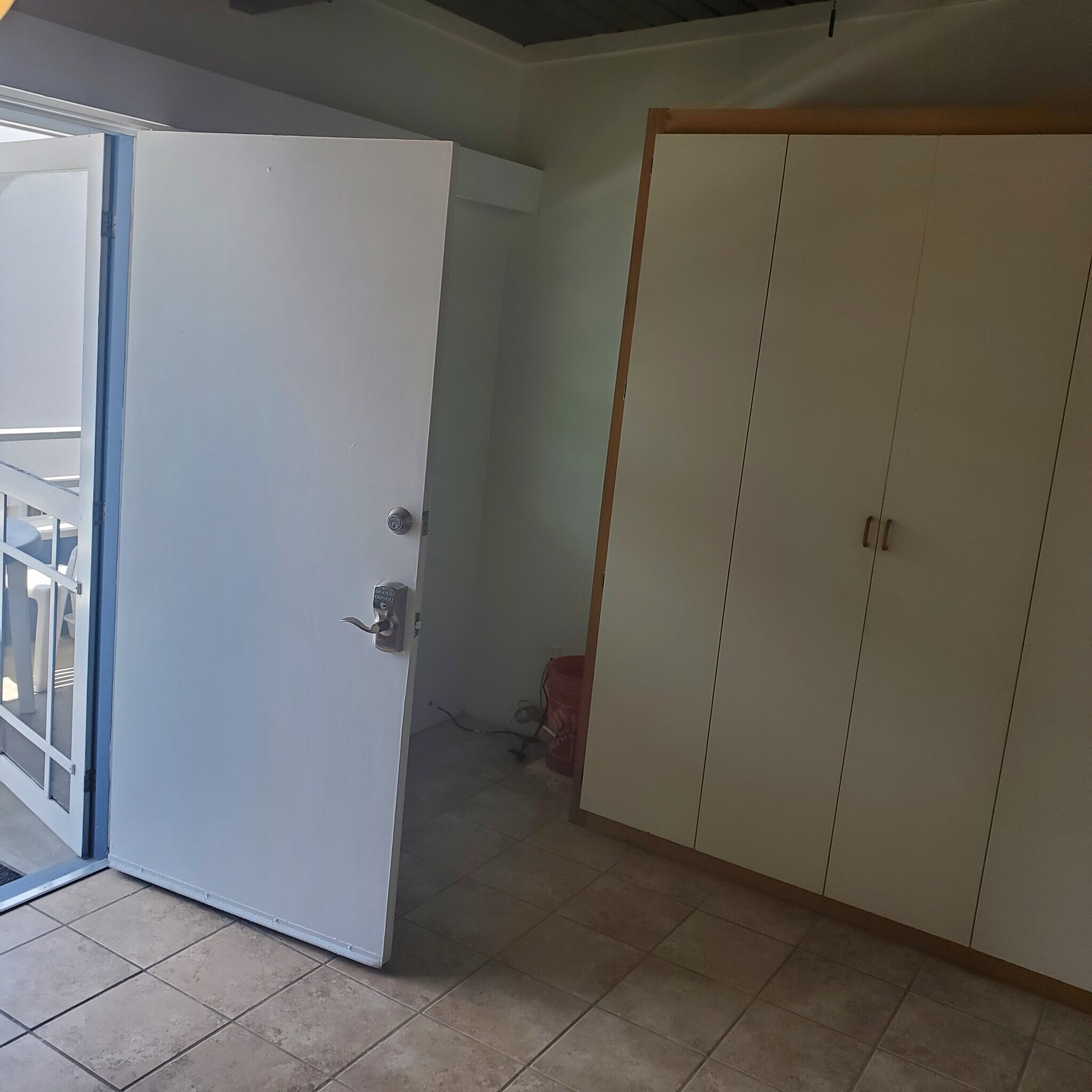 Building Photo - 821 1/2 Coronado Ct