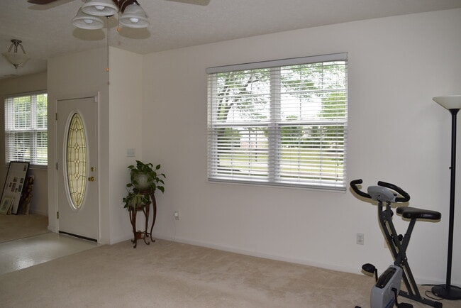 Building Photo - 3889 Thorngate Dr
