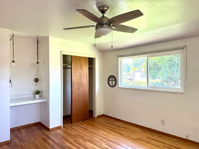 Building Photo - 4 Bedroom