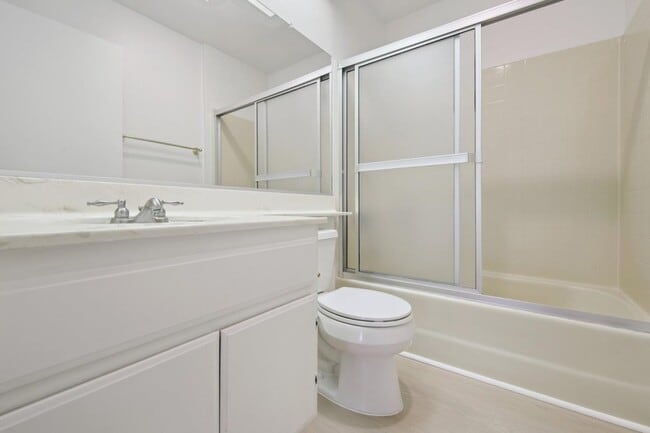 Building Photo - 14937 Dickens St