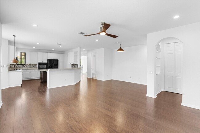 Building Photo - 1559 Passion Vine Cir