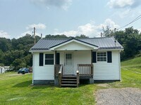 Building Photo - 3 bed 1 bath Single Family Available NOW