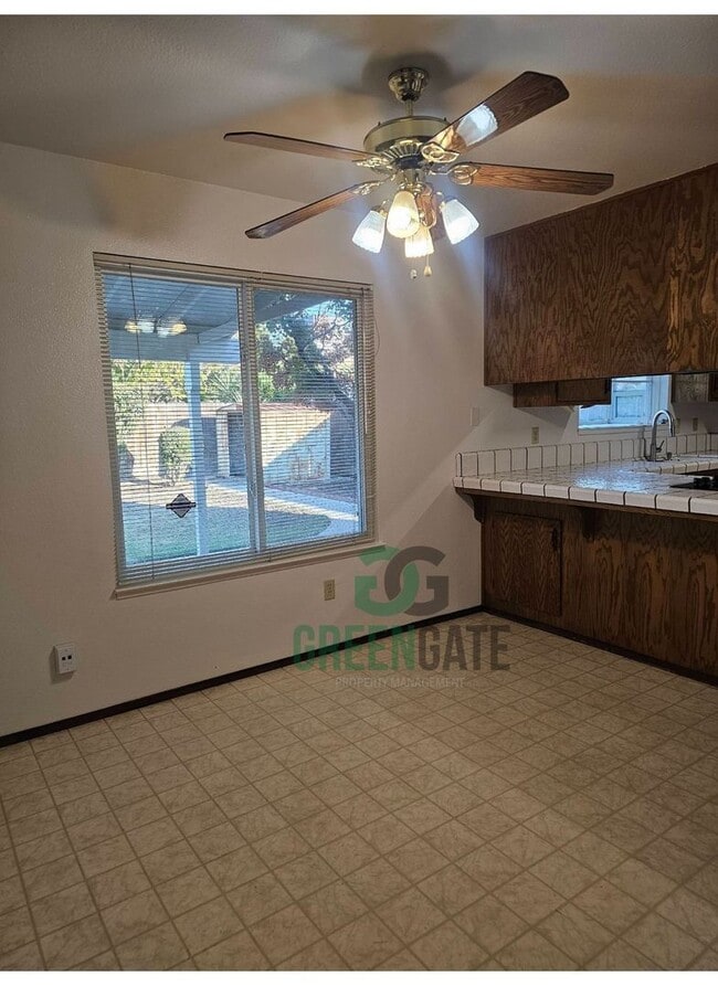 Building Photo - Beautiful 3 BEDROOM 2 BATH HOME IN MODESTO...