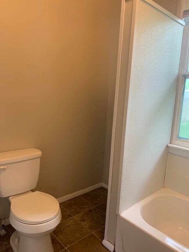 Building Photo - 615 W McClure Ave