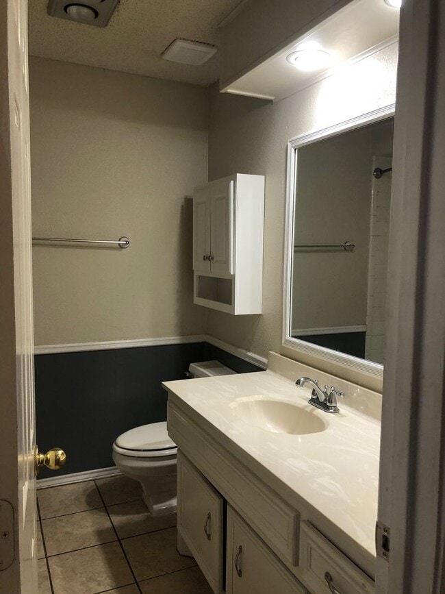 Building Photo - Available April!