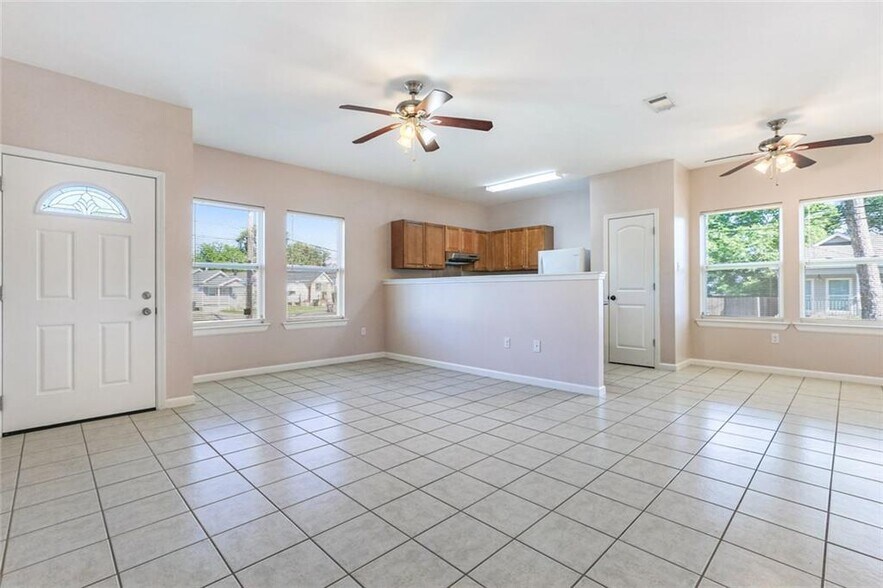 Building Photo - 3925 Clematis St
