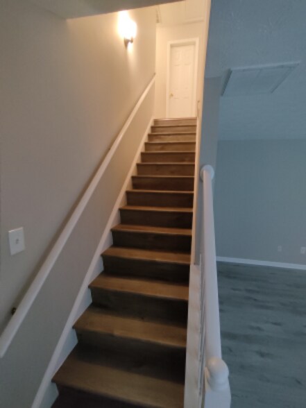 Building Photo - 289 Silver Ridge Dr