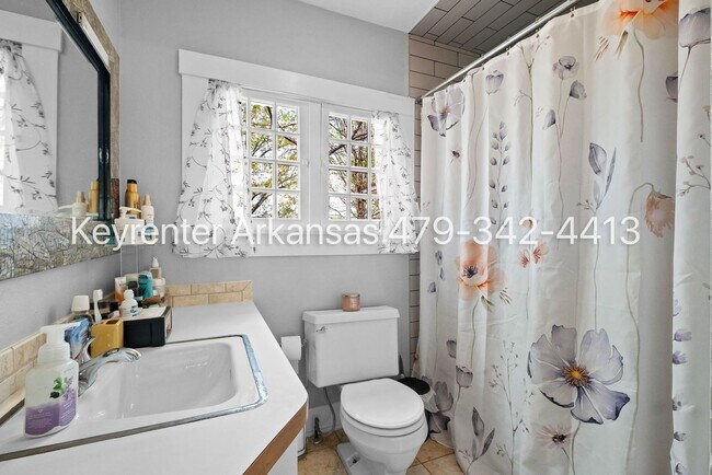 Building Photo - Charming 1 Bedroom Cottage-Style Home with Spacious Yard