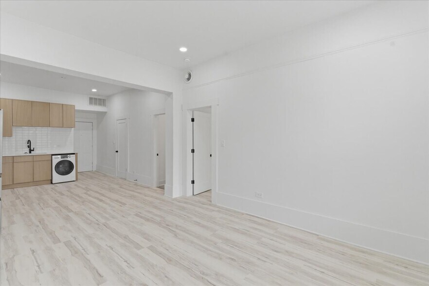 Building Photo - 2607 W Haddon Ave