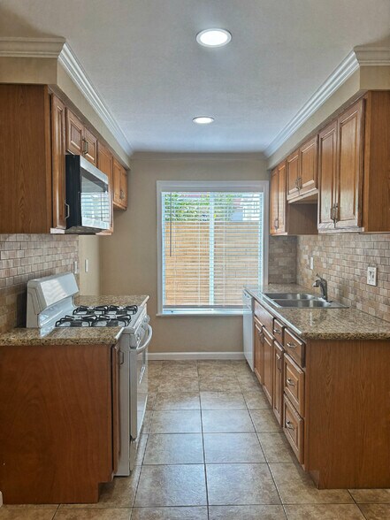 Building Photo - 7601 Wyoming St