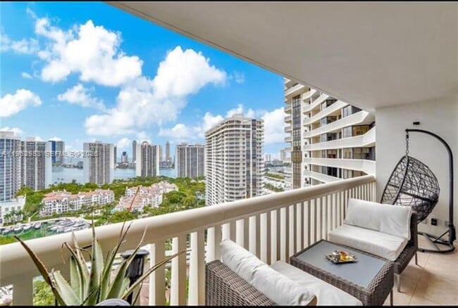 Building Photo - 1000 W Island Blvd