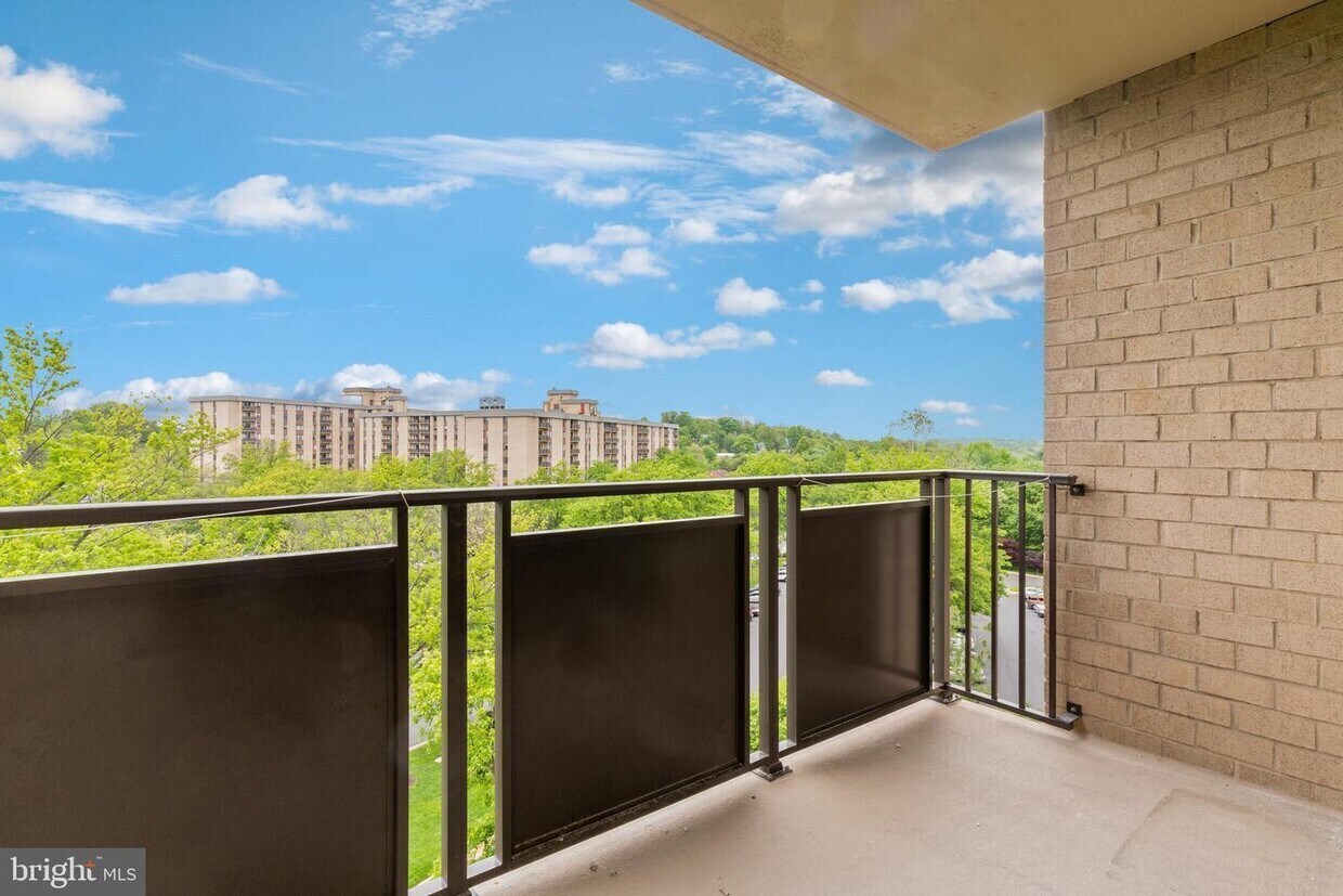 Building Photo - 6001 Arlington Blvd