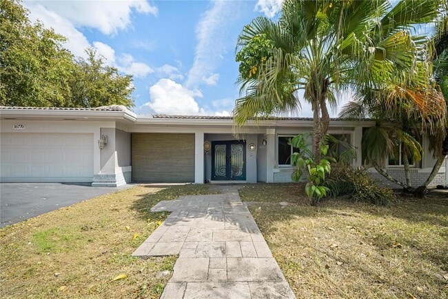 Building Photo - 16770 Lakeview Ct