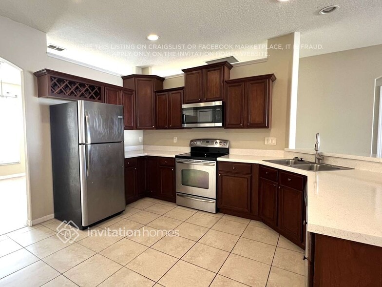 Building Photo - 16000 Arrowhead Trail