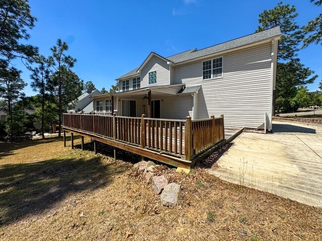 Building Photo - Spacious 4 Bed 2.5 Bath Home in Carolina Lakes