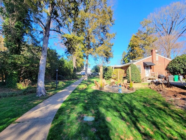 Building Photo - 2408 Providence Rd