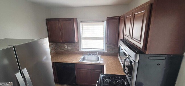 Building Photo - 1753 Fairway Hill Dr SE