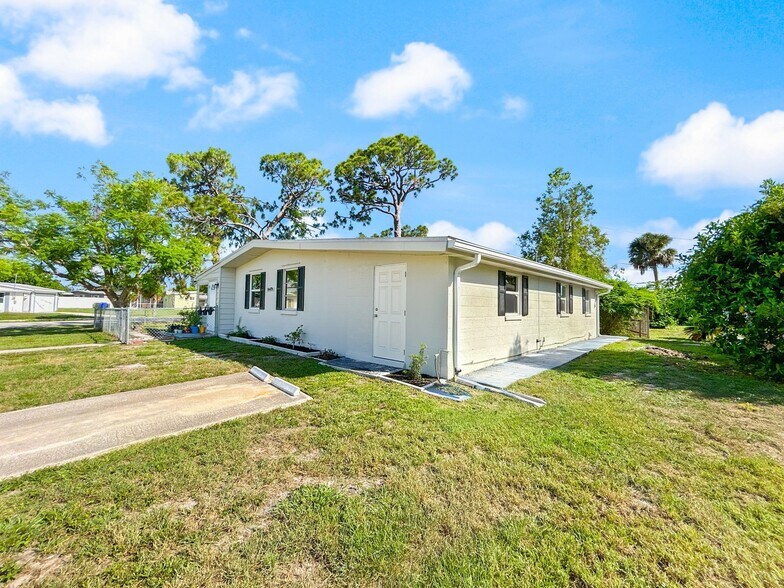 Building Photo - 8405 Aero Ave