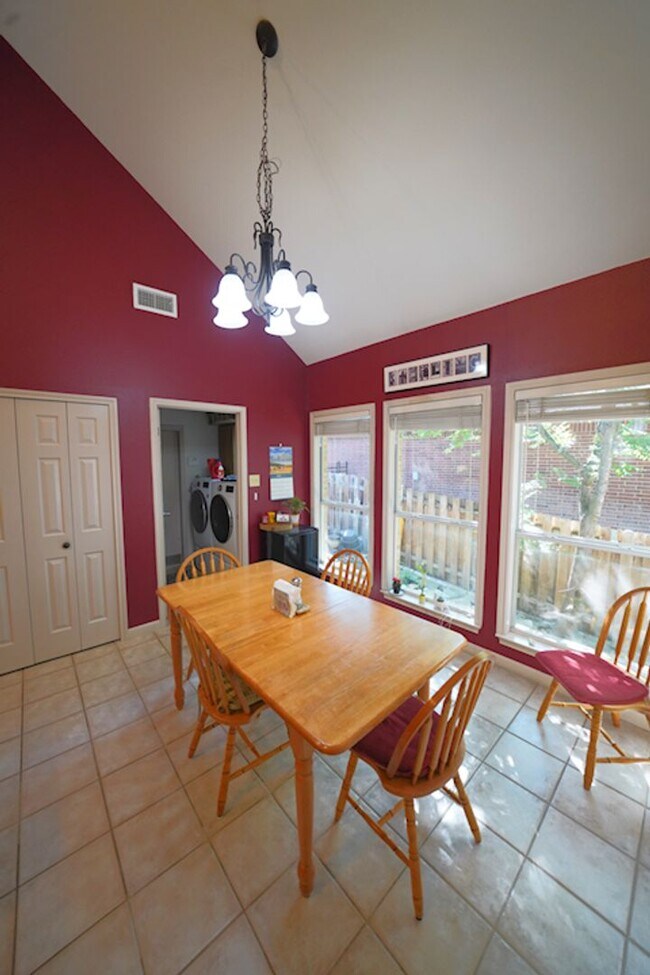 Building Photo - Gorgeous Home in the Coveted Greenshire Subdivision - Realtor Commission: $400