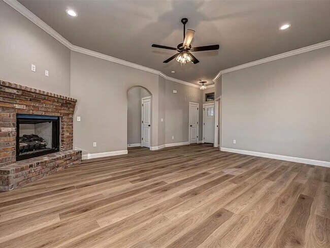 Building Photo - Modern 4-Bed, 2-Bath Mustang Home with 3-Car Garage!