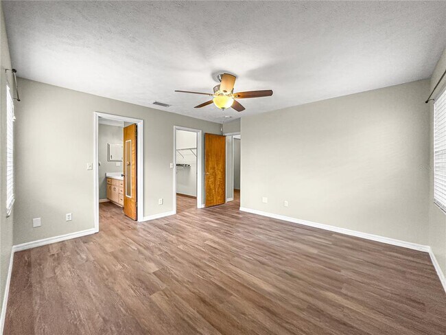 Building Photo - 10739 SE 44th Terrace