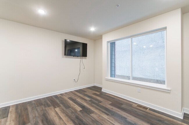 Building Photo - 1330 N 15th St