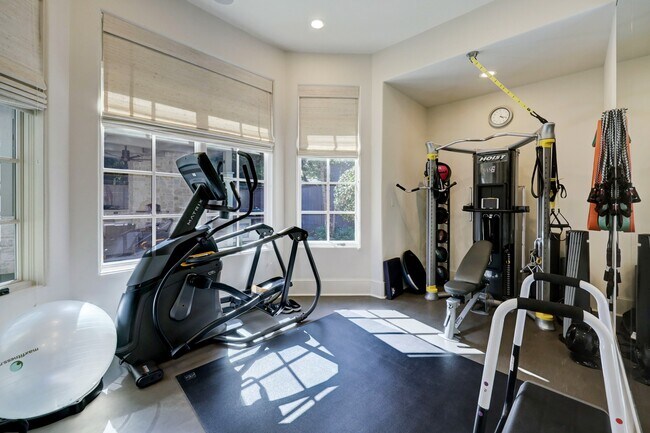 Building Photo - 5610 Lynbrook Dr