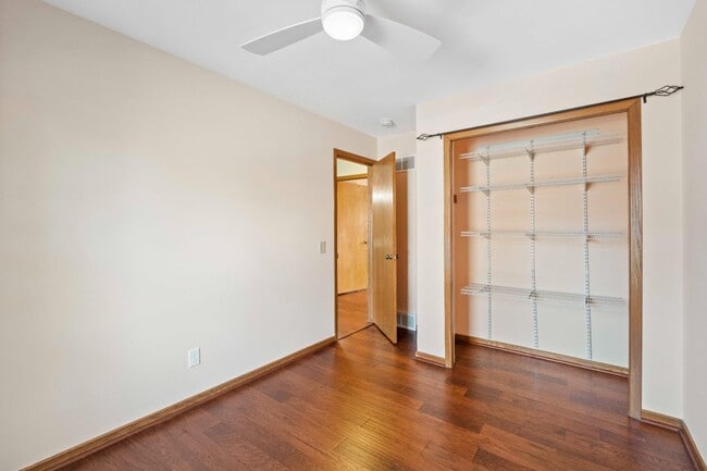 Building Photo - 7885 E Oakbrook Cir