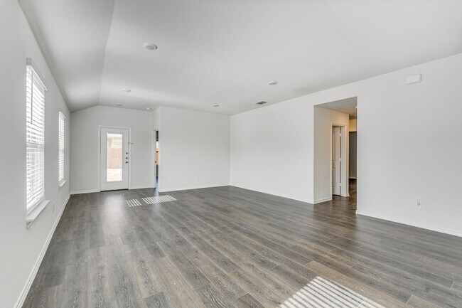 Building Photo - 2125 Croton Ave