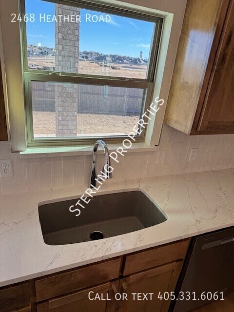 Building Photo - 2468 Heather Rd