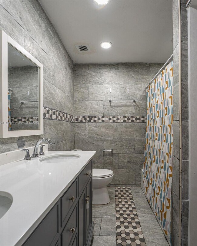 Building Photo - 5551 SW 37th St